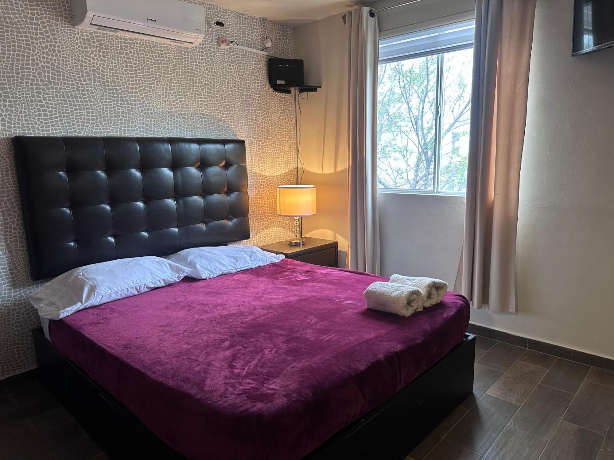 Suites Apodaca Eksteriør billede